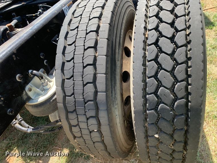 image for item EJ2901 2020 Kenworth  T880 semi truck