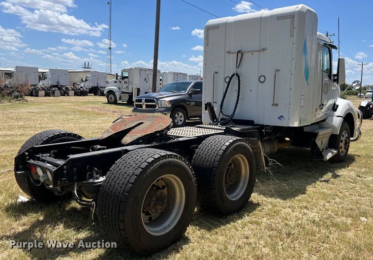 image for item EJ2902 2016 Kenworth T880 semi truck