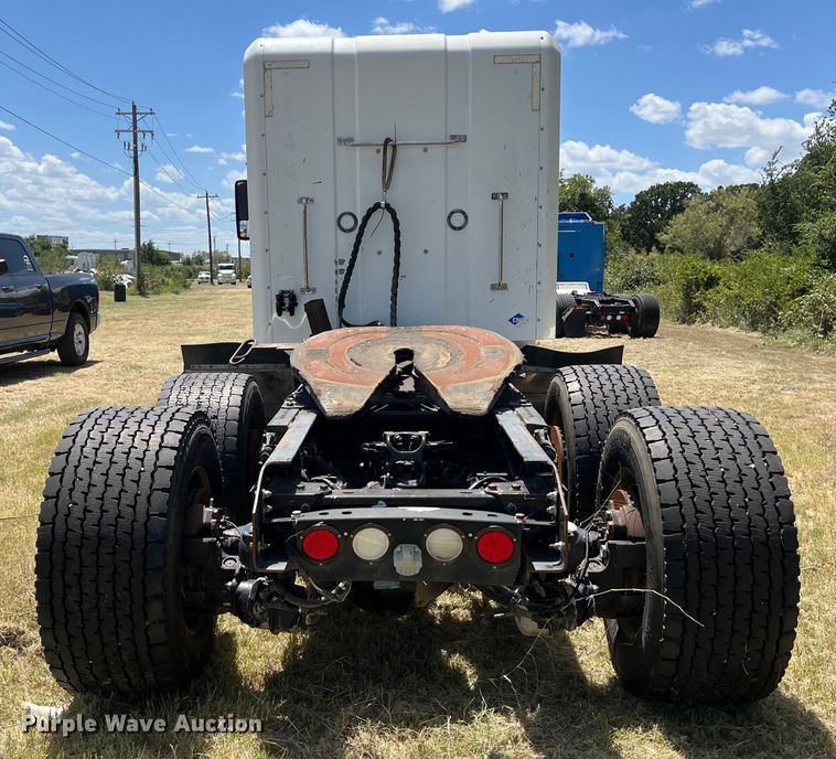 image for item EJ2902 2016 Kenworth T880 semi truck