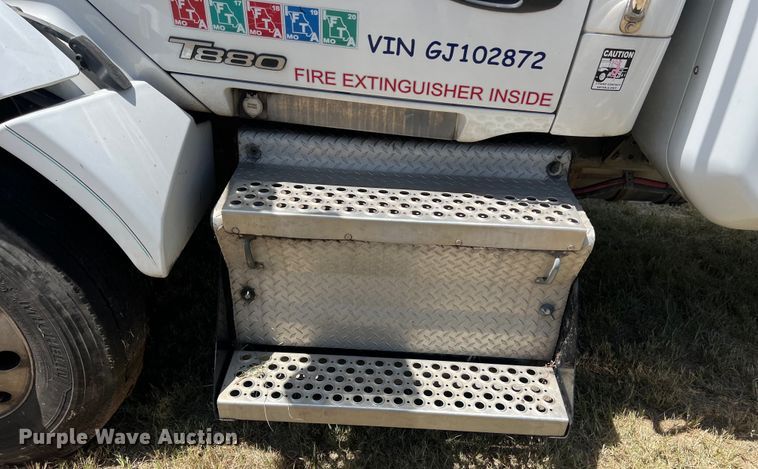 image for item EJ2902 2016 Kenworth T880 semi truck