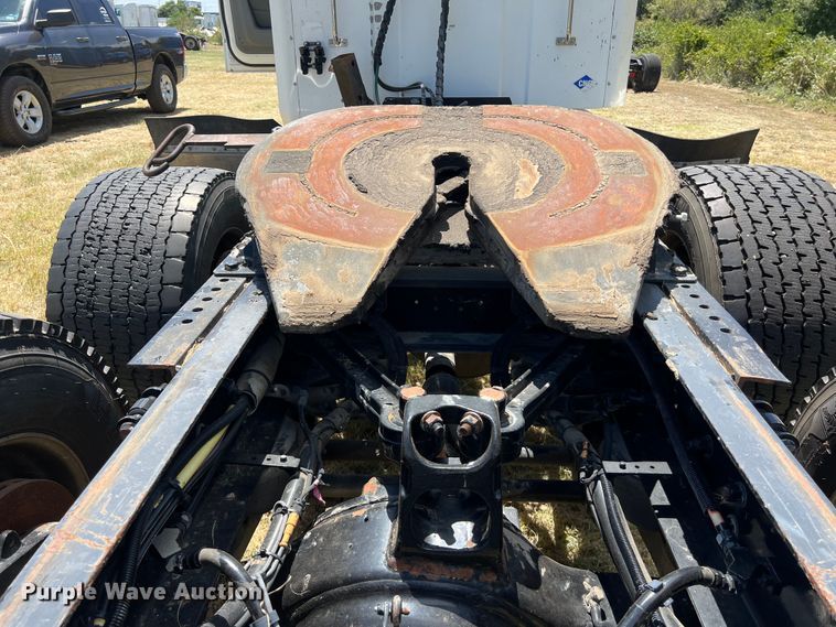 image for item EJ2902 2016 Kenworth T880 semi truck