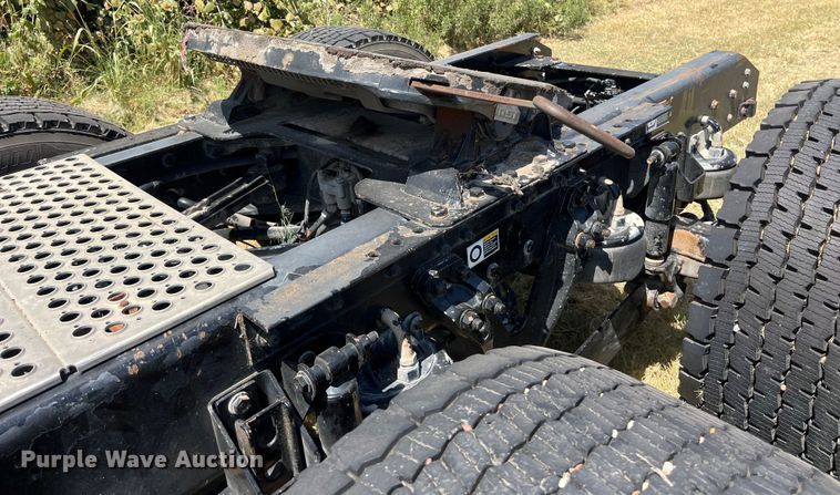 image for item EJ2902 2016 Kenworth T880 semi truck