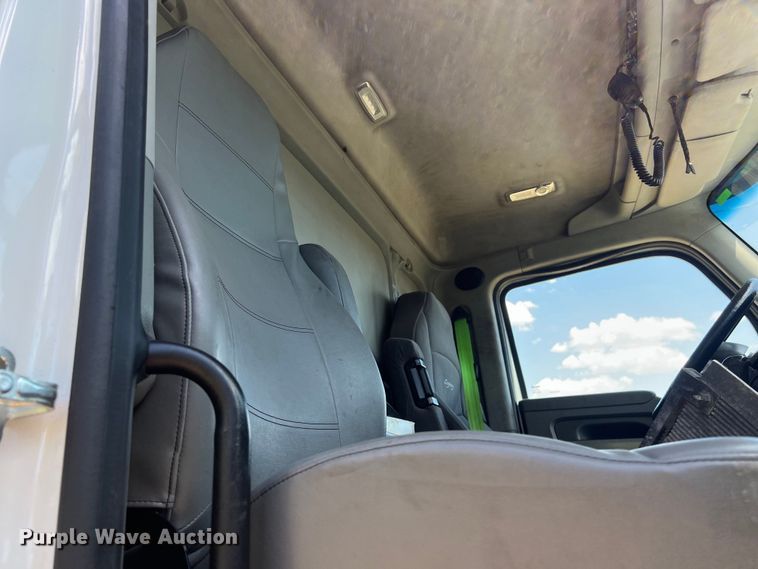 image for item EJ2902 2016 Kenworth T880 semi truck