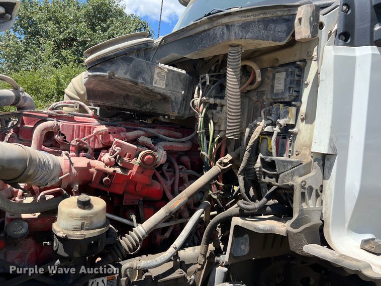 image for item EJ2902 2016 Kenworth T880 semi truck