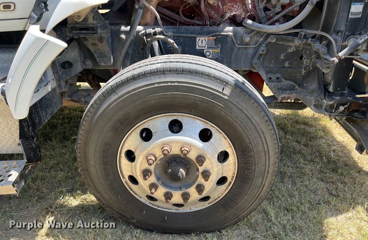 image for item EJ2902 2016 Kenworth T880 semi truck