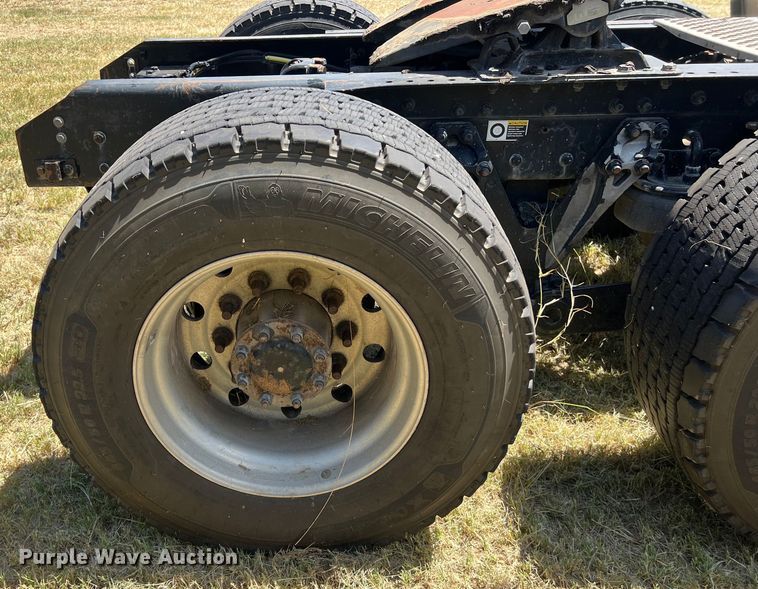 image for item EJ2902 2016 Kenworth T880 semi truck