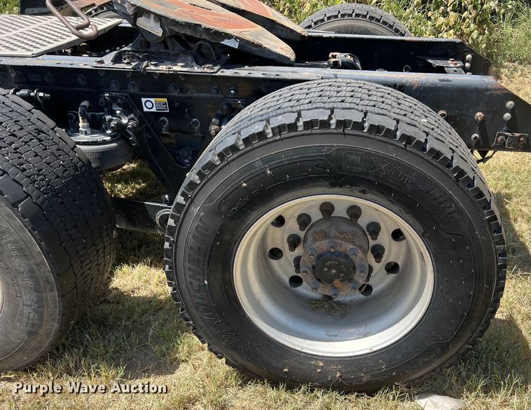 image for item EJ2902 2016 Kenworth T880 semi truck