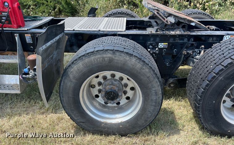 image for item EJ2902 2016 Kenworth T880 semi truck