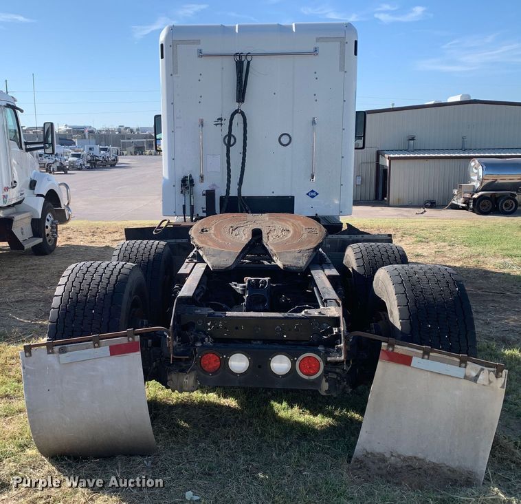 image for item EJ2903 2016 Kenworth  T880 semi truck