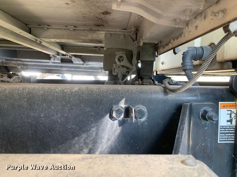 image for item EJ2903 2016 Kenworth  T880 semi truck