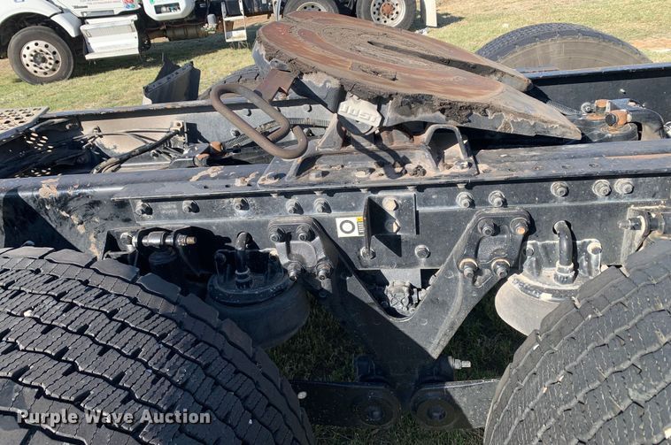 image for item EJ2903 2016 Kenworth  T880 semi truck