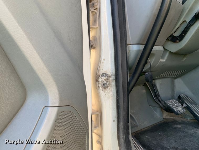 image for item EJ2903 2016 Kenworth  T880 semi truck