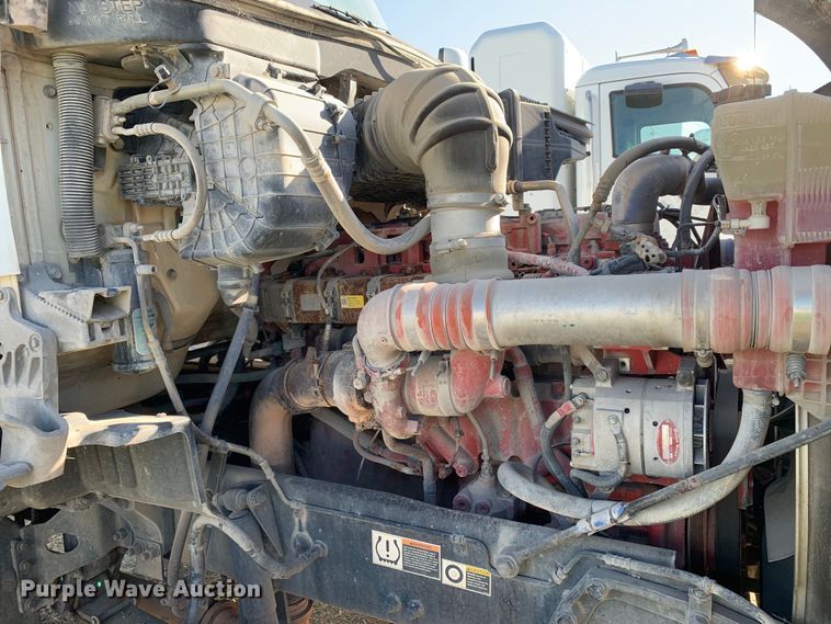 image for item EJ2903 2016 Kenworth  T880 semi truck