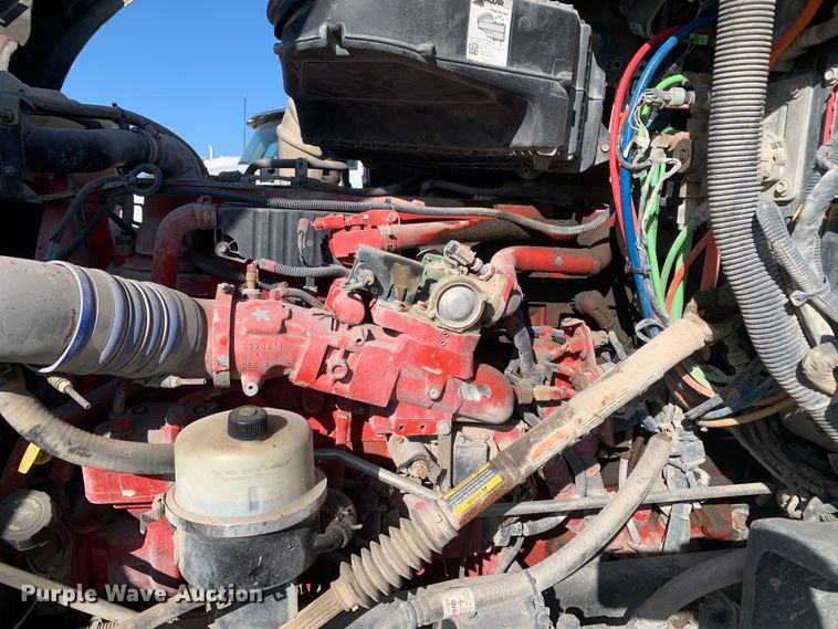 image for item EJ2903 2016 Kenworth  T880 semi truck