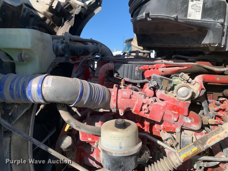 image for item EJ2903 2016 Kenworth  T880 semi truck