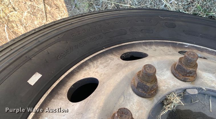 image for item EJ2903 2016 Kenworth  T880 semi truck