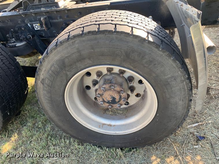 image for item EJ2903 2016 Kenworth  T880 semi truck