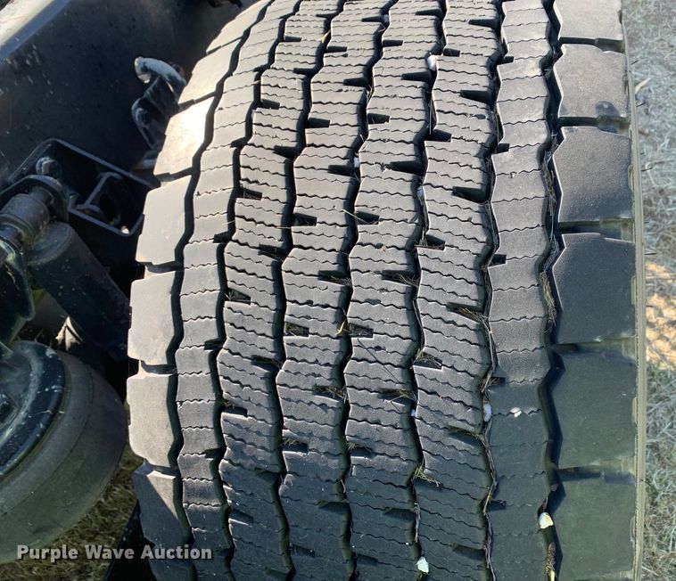 image for item EJ2903 2016 Kenworth  T880 semi truck