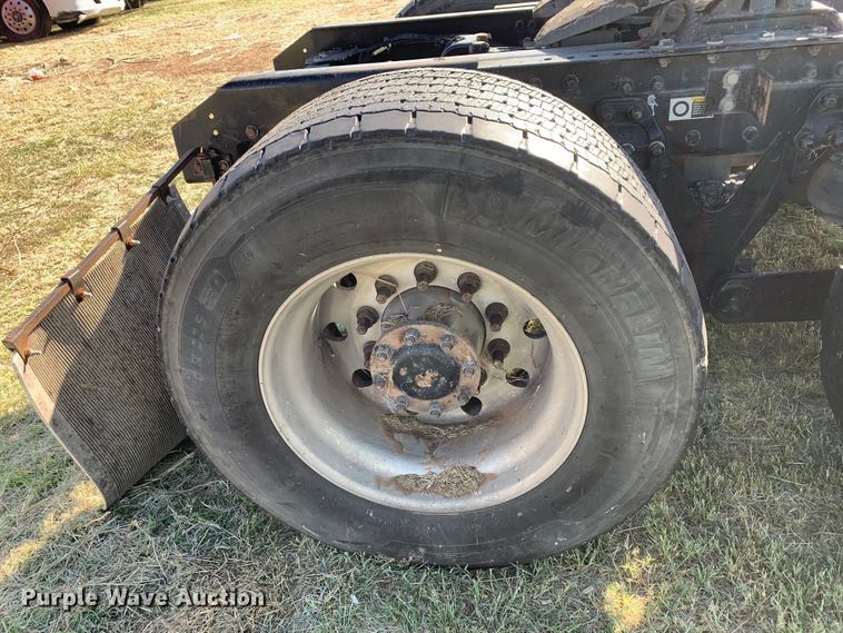 image for item EJ2903 2016 Kenworth  T880 semi truck