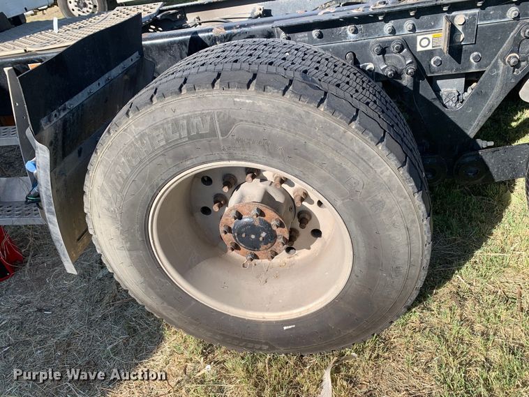 image for item EJ2903 2016 Kenworth  T880 semi truck