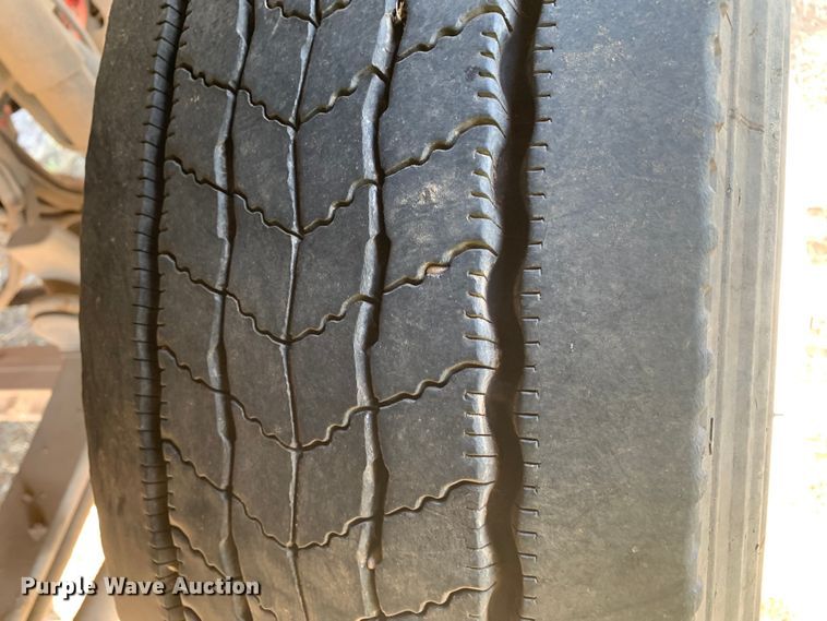 image for item EJ2903 2016 Kenworth  T880 semi truck