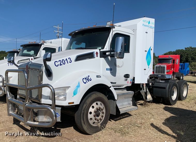 image for item EJ2904 2020 Kenworth  T880 semi truck
