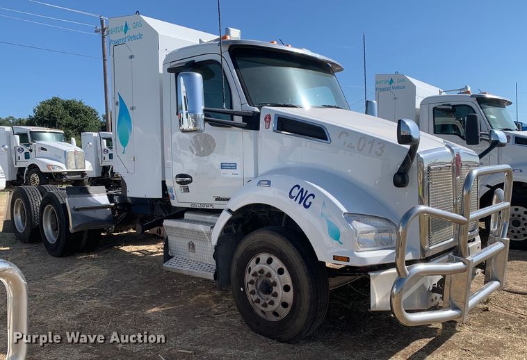 image for item EJ2904 2020 Kenworth  T880 semi truck