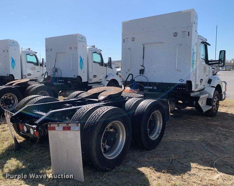 image for item EJ2904 2020 Kenworth  T880 semi truck
