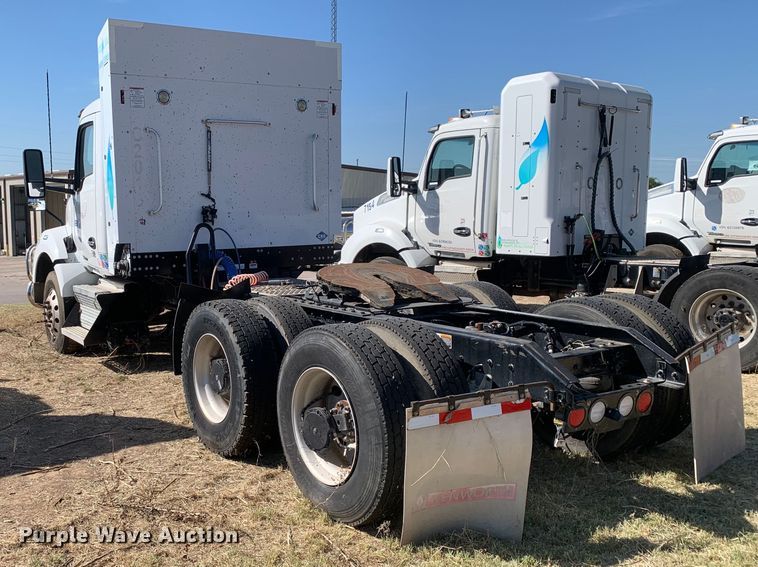 image for item EJ2904 2020 Kenworth  T880 semi truck