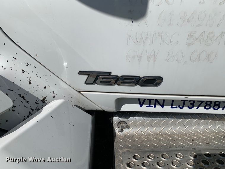 image for item EJ2904 2020 Kenworth  T880 semi truck