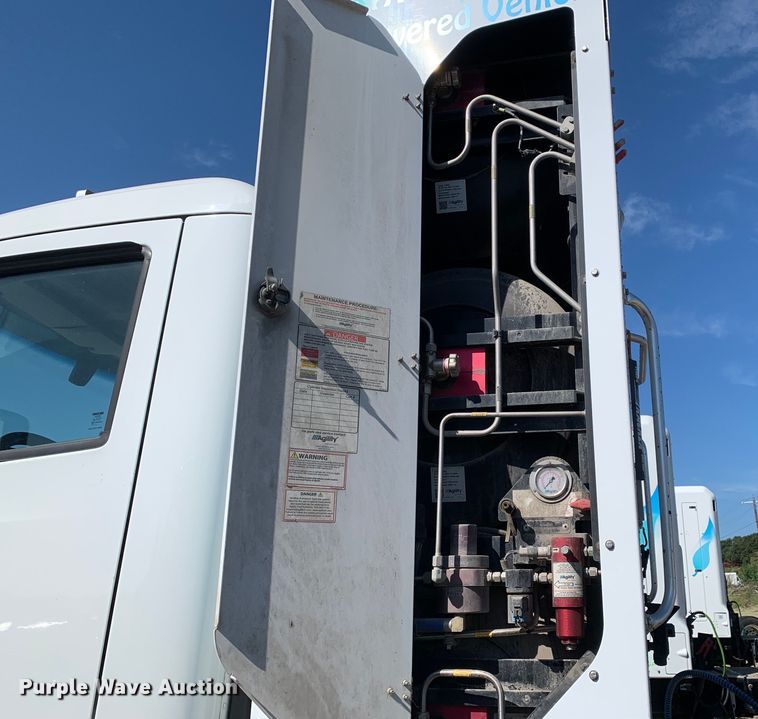 image for item EJ2904 2020 Kenworth  T880 semi truck