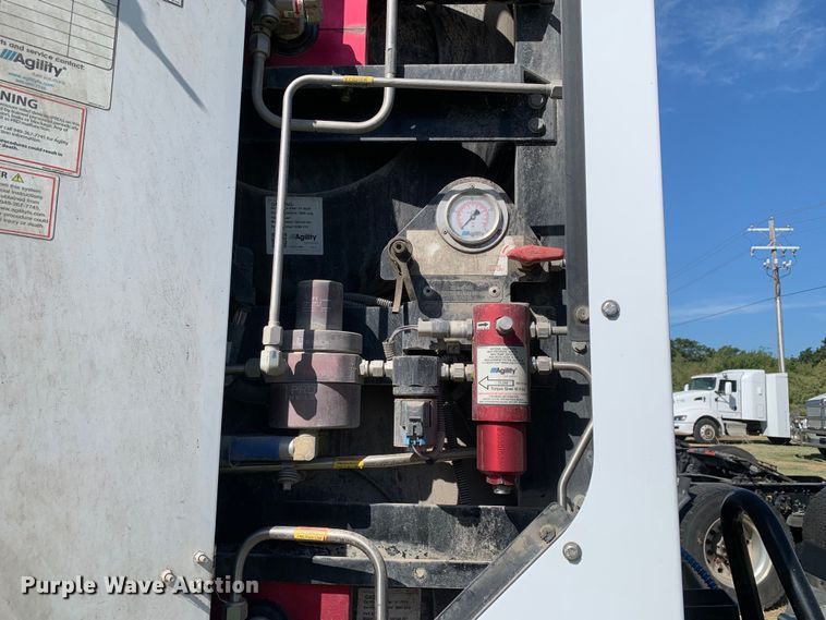 image for item EJ2904 2020 Kenworth  T880 semi truck