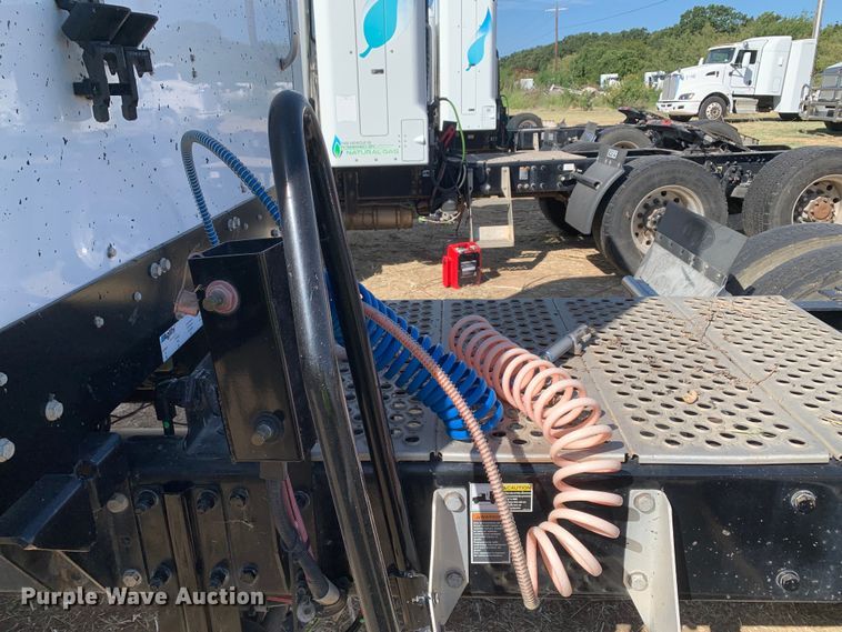 image for item EJ2904 2020 Kenworth  T880 semi truck