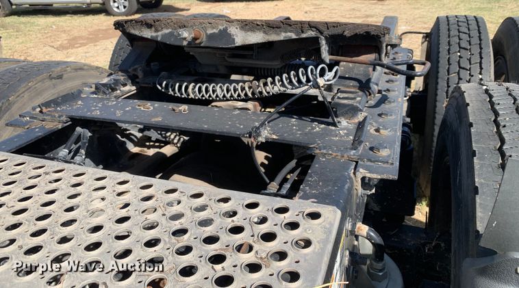 image for item EJ2904 2020 Kenworth  T880 semi truck