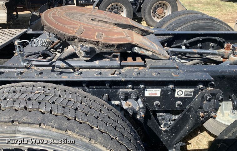 image for item EJ2904 2020 Kenworth  T880 semi truck