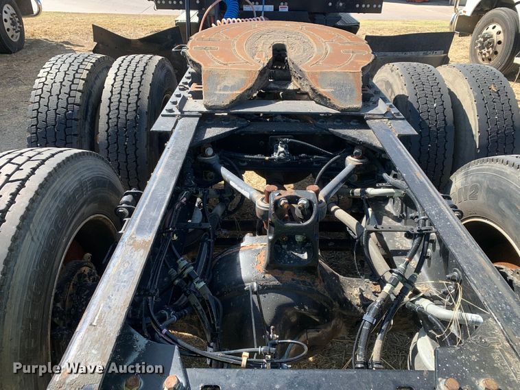 image for item EJ2904 2020 Kenworth  T880 semi truck