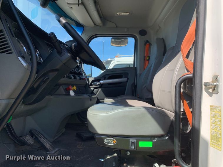 image for item EJ2904 2020 Kenworth  T880 semi truck