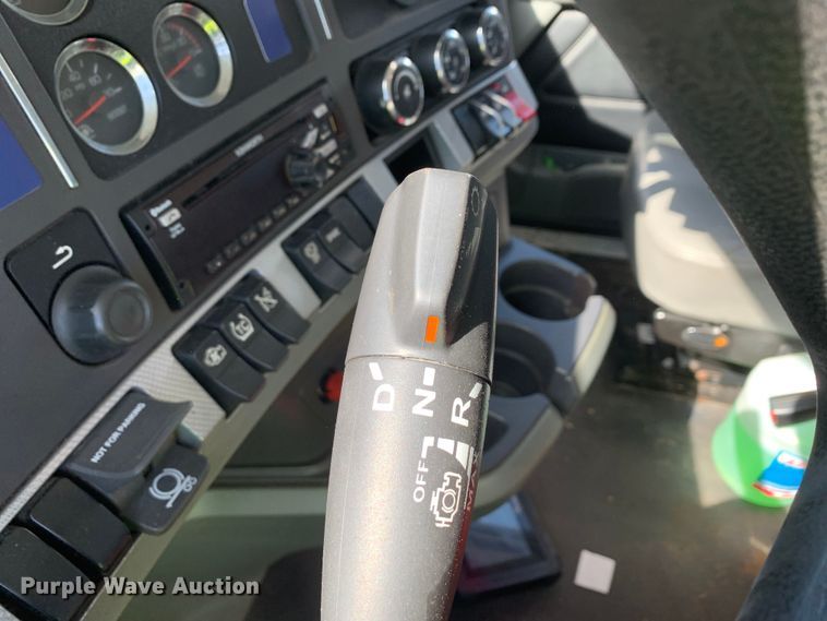 image for item EJ2904 2020 Kenworth  T880 semi truck