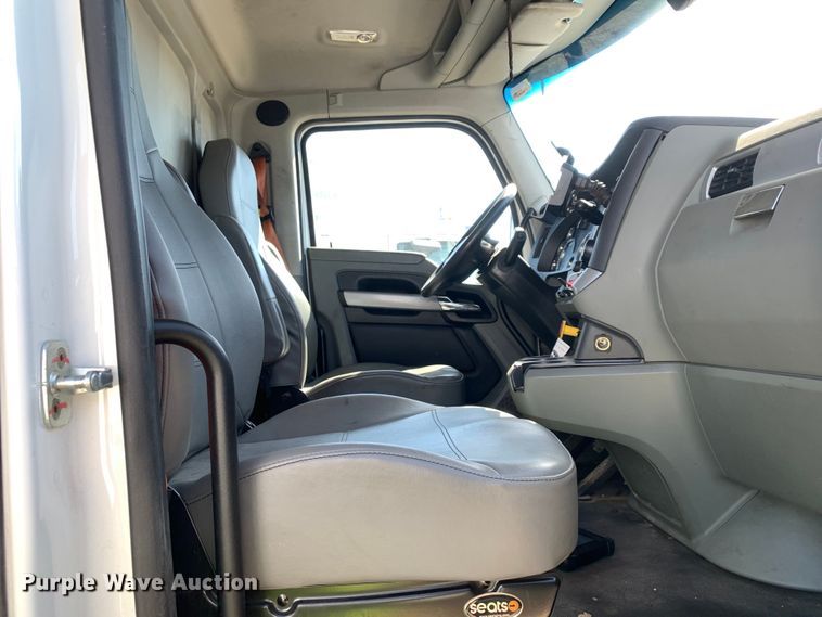 image for item EJ2904 2020 Kenworth  T880 semi truck