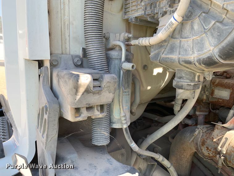 image for item EJ2904 2020 Kenworth  T880 semi truck