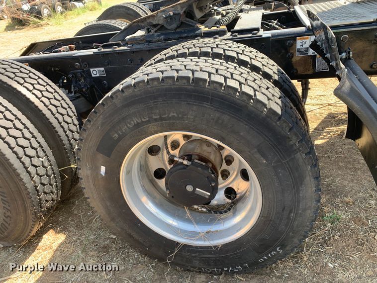 image for item EJ2904 2020 Kenworth  T880 semi truck