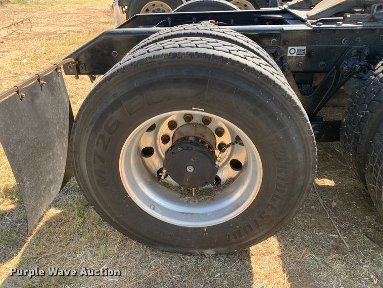 image for item EJ2904 2020 Kenworth  T880 semi truck