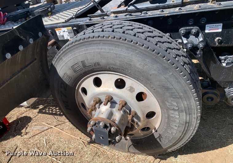 image for item EJ2904 2020 Kenworth  T880 semi truck