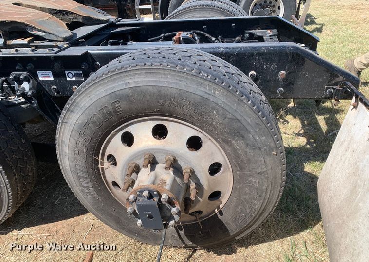 image for item EJ2904 2020 Kenworth  T880 semi truck