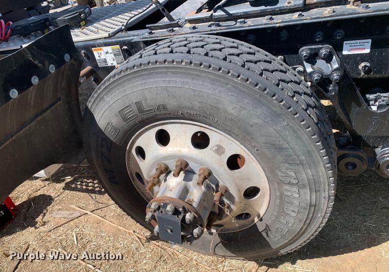 image for item EJ2904 2020 Kenworth  T880 semi truck