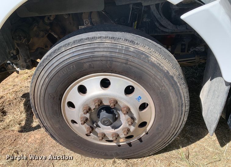 image for item EJ2904 2020 Kenworth  T880 semi truck