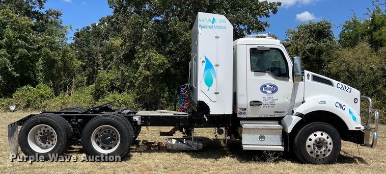 image for item EJ2905 2020 Kenworth T880 semi truck