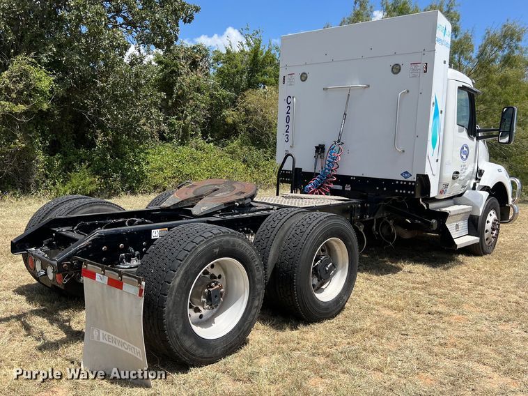 image for item EJ2905 2020 Kenworth T880 semi truck