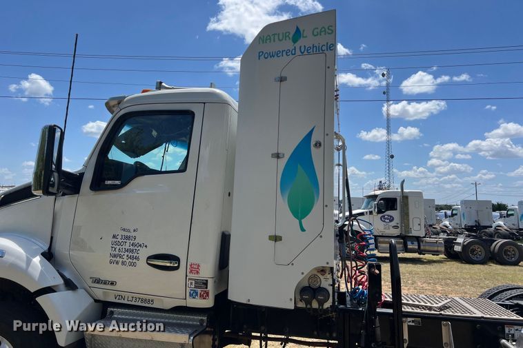 image for item EJ2905 2020 Kenworth T880 semi truck