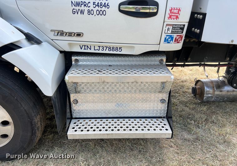 image for item EJ2905 2020 Kenworth T880 semi truck